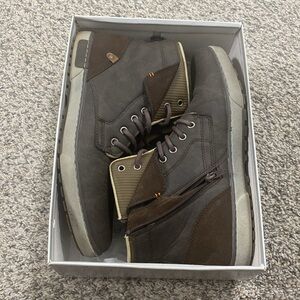 Day Five Men’s Size 13 Casual High Top Lightweight Sneakers